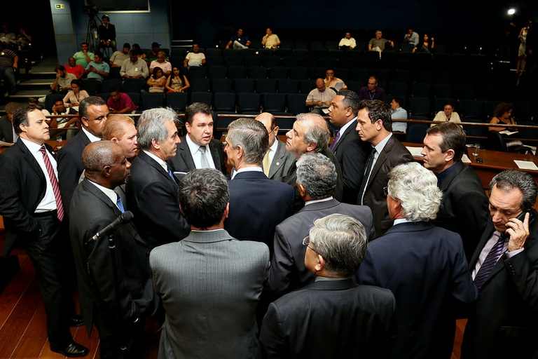 Câmara realiza duas sessões extraordinárias na manhã desta terça-feira (15/12)