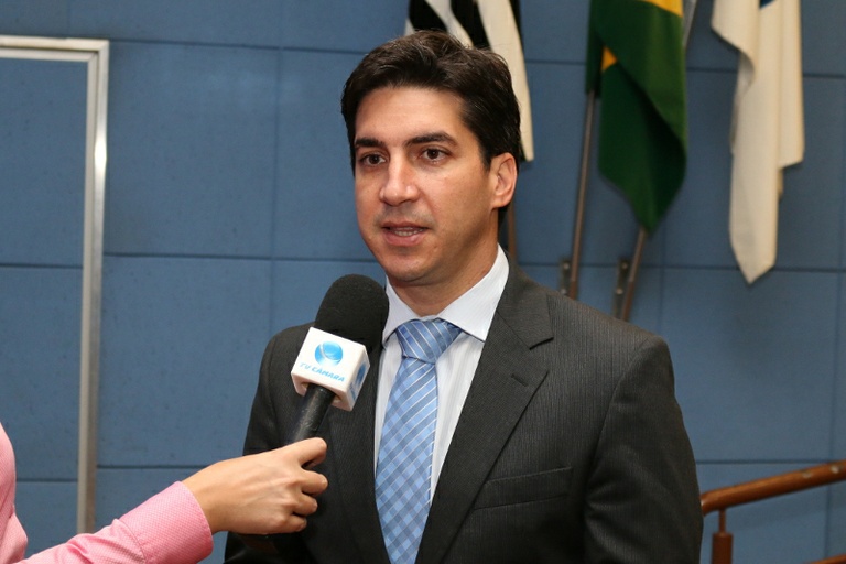 Lei de autoria do vereador Thiago Ferrari que determina alterações nas condutas dos Pet Shops é sancionada
