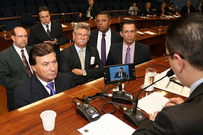 RETROSPECTIVA 2015-ABRIL: Câmara aprova mudança para notificar ex-prefeitos a se defenderem frente a recusa de contas e notifica Izalene e Hélio para apresentarem defesa de contas de 2002, 2004, 2006, 2009 e e 2010
