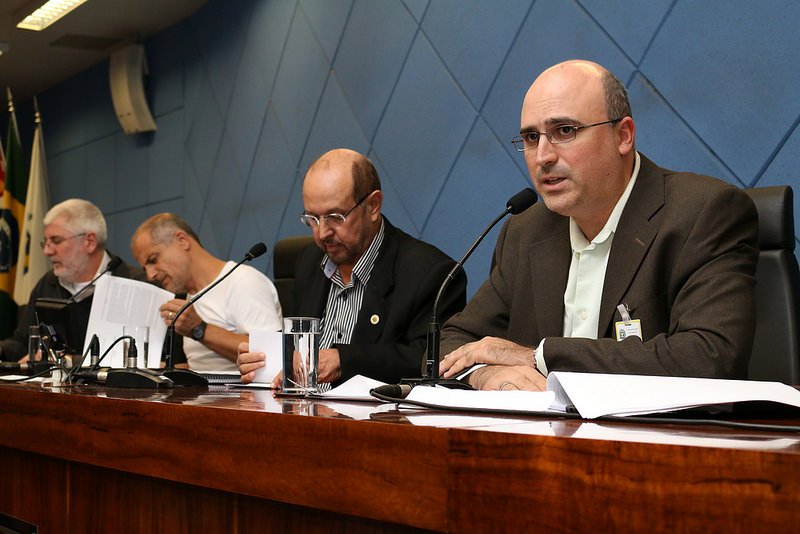 Retrospectiva 2015 -Maio: Câmara aprova criação de 616 cargos na Saúde e faz audiência pública sobre Plano Municipal de Educação; responsáveis pelas contas rejeitadas de 2011 do Executivo são notificados e projeto para corte de comissionados é protocolado