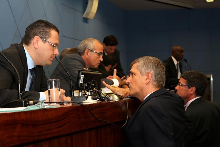 Rafa tira votação de contas da pauta e apresenta resolução para mudar regimento e garantir ampla defesa a prefeitos com contas analisadas pelo TCE