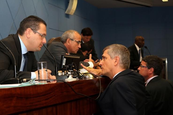 Rafa tira votação de contas da pauta e apresenta resolução para mudar regimento e garantir ampla defesa a prefeitos com contas analisadas pelo TCE