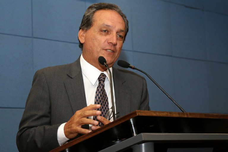 Rossini exalta a conquista do voto feminino no Brasil 