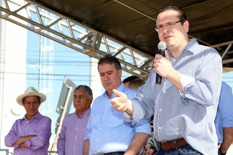 Em assinatura de obras de esgoto no Jardim Sulamérica, presidente Rafa Zimbaldi destaca empenho da Câmara por melhorias para a região dos futuros distritos de Campinas