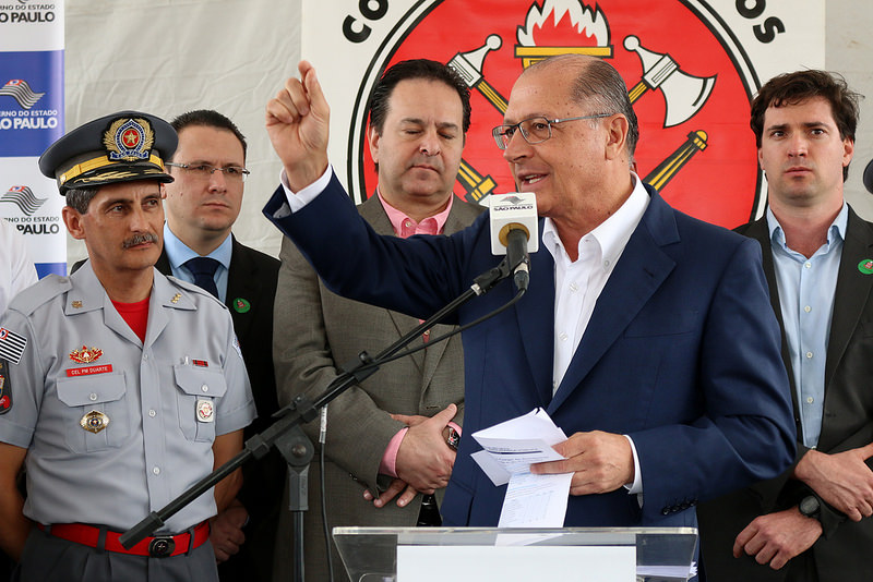 Rafa Zimbaldi participa de entrega de viaturas para o Corpo de Bombeiros em evento com o governador Geraldo Alckmin