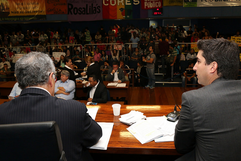 Nova audiência sobre emenda anti-ideologia de gênero será agendada; debate realizado nesta segunda foi amplo, mas Câmara entende que assunto ainda merece aprofundamento
