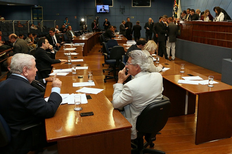 Vereadores analisam - na sessão de segunda-feira (22) - PLC que prevê regularização de obras clandestinas