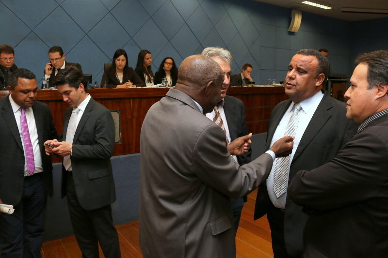 Vereadores aprovam, em 2ª discussão, Diretrizes Orçamentárias para 2016, CONJUD e “nova lei do Puxadinho”