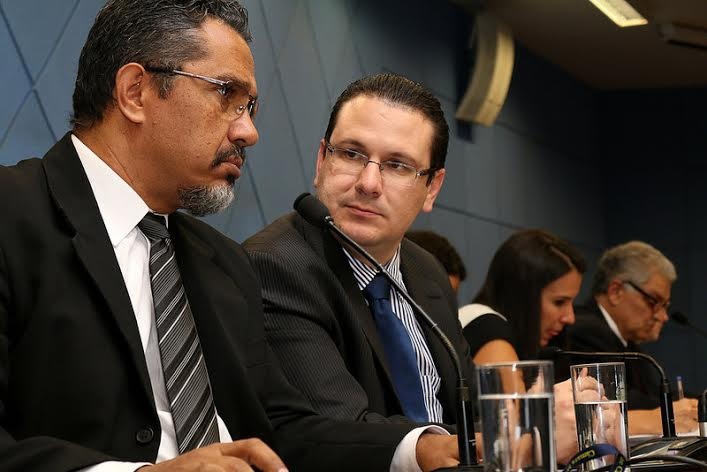 Com apoio maciço dos vereadores, presidência da Câmara protocola Projeto de Resolução extinguindo 1181 cargos comissionados imediatamente e reduzindo máximo de assessores por gabinete a dez a partir de 2017