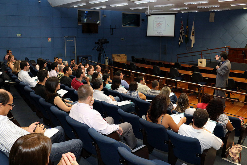 Elecamp promove palestra sobre as atividades do profissional de massoterapia   