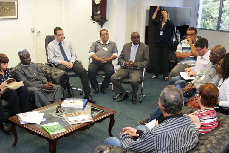Encontro na Câmara, com presença do cônsul da Nigéria, marca início da Semana de Solidariedade aos Povos Africanos