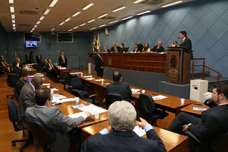 Pauta da primeira sessão de junho tem projeto que reduz números de comissionados e aprovação da LDO