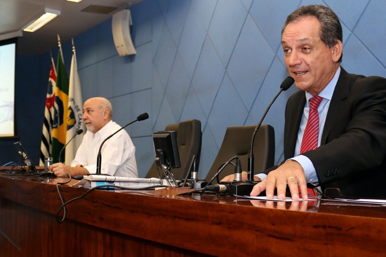 Crise hídrica: especialista aponta cenário assustador para 2015; Rossini diz que outorga do Sistema Cantareira não sai neste ano