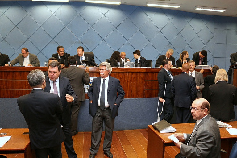 Câmara aprova, em primeira análise, obrigatoriedade de empresas de telefonia e TV por assinatura terem endereço fixo para receber reclamações de usuários