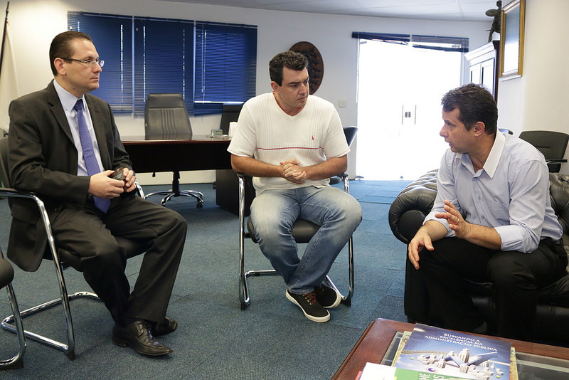 Presidente da Câmara recebe produtores que estão fundando Associação Regional de Cinema para futuro convênio com a TV Câmara