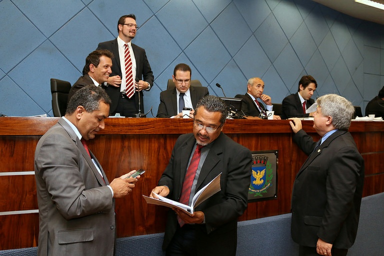 Vereadores aprovam em 1ª discussão PL que determina fornecimento gratuito de água filtrada para clientes de bares e restaurantes; Veto parcial ao Dia da Glória Campineira é mantido e PLC que autoriza terceirização dos pontos de ônibus também passa em 1ª