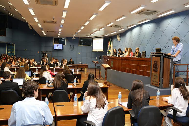 Em evento de Role Playing Game no plenário da Câmara, alunos do Ensino Médio do Notre Dame debateram presença de câmeras em sala de aula 