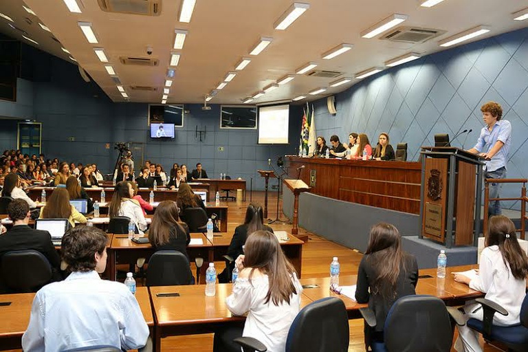 Em evento de Role Playing Game no plenário da Câmara, alunos do Ensino Médio do Notre Dame debateram presença de câmeras em sala de aula 