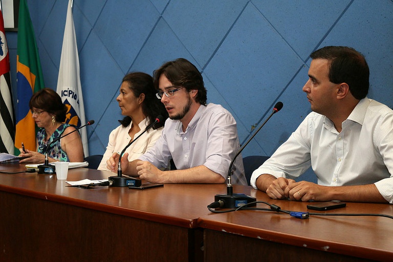 Em reunião da CEE de Refugiados, Conselhos Municipais de Educação e Cultura revelam medidas na área para receber sírios e haitianos