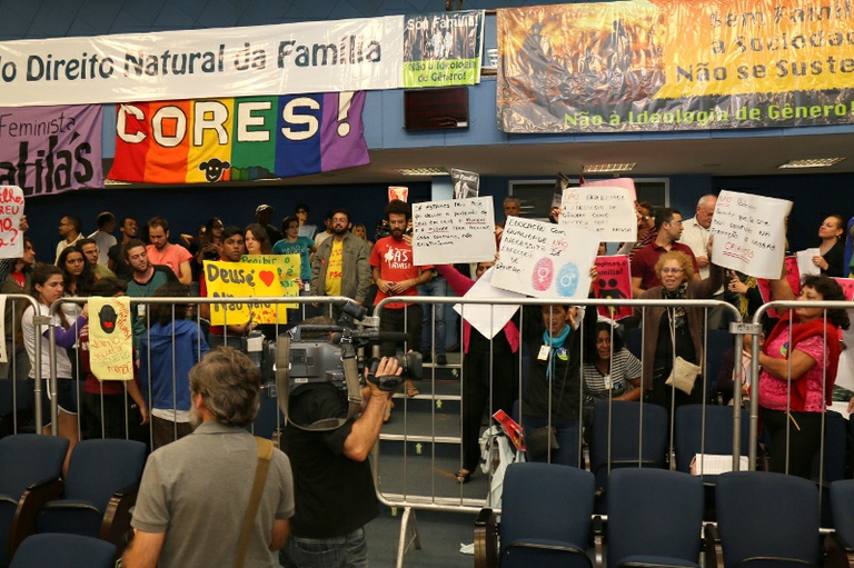 Emenda “anti-ideologia de gênero” será votada em 16 de novembro