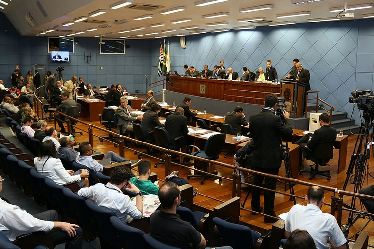 Vereadores analisam na sessão de segunda (19), em 2ª discussão, o projeto “AntiUber”