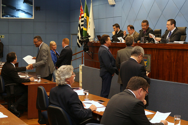 Vereadores votam nesta quarta-feira (21/10) PL que cria um programa de regularização para empresas da cidade