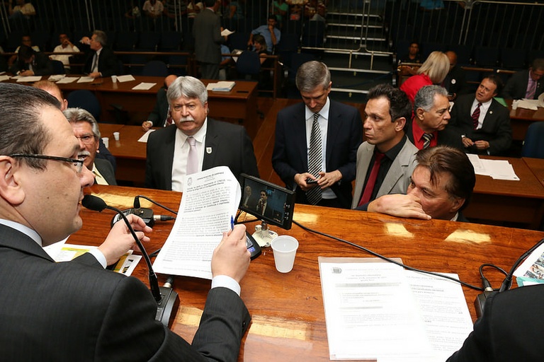 Câmara aprova em segunda votação a proibição de patrocínio público a entidades que vilipendiem objetos de culto religioso e, em 1ª análise, concessão e ampliação de Zona Azul 