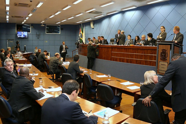 Câmara vota nesta quarta (29) PL que obriga divulgação compulsória de casos de dengue em Campinas e projeto que institui multa pra quem joga lixo em local inadequado