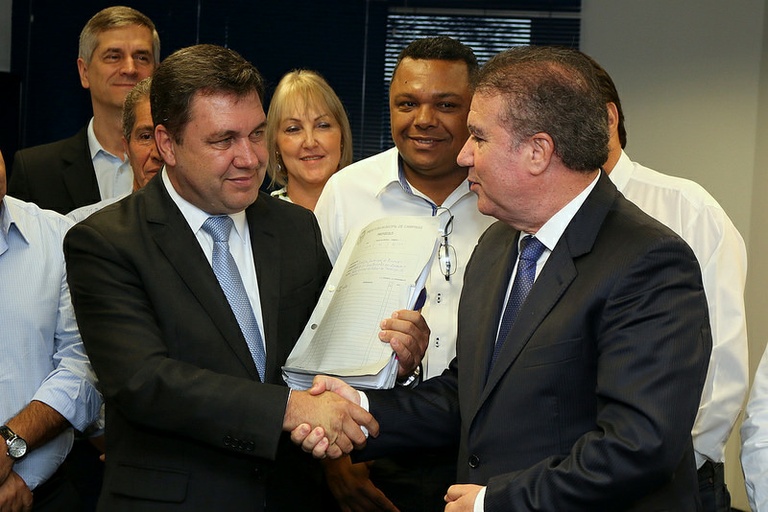 Prefeito entrega à Câmara orçamento para 2016, de R$ 5 bi, 11,4% maior que o de 2015; presidente em exercício Cirilo destaca que peça será discutida com responsabilidade