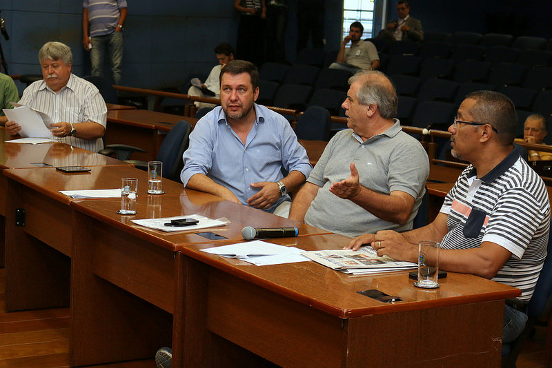 Projeto de alteração de lei debatido em Audiência Pública desta terça (22) pretende facilitar locação de áreas para estacionamento no centro