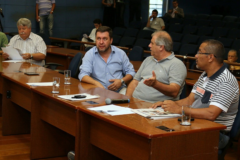 Projeto de alteração de lei debatido em Audiência Pública desta terça (22) pretende facilitar locação de áreas para estacionamento no centro