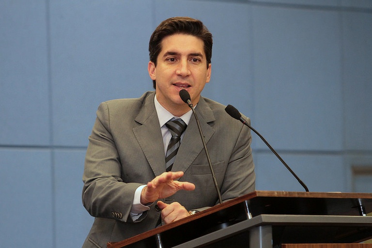 Vereador Thiago Ferrari protocola projeto de lei que autoriza “SAMU Veterinário”