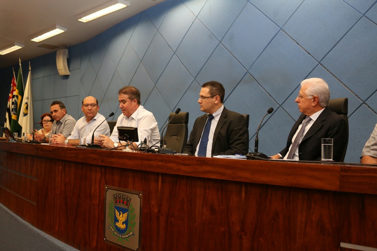 Vereadores receberão o Orçamento de Campinas para 2016 das mãos do prefeito Jonas Donizette, que virá à Câmara às 14 horas desta quarta (30)