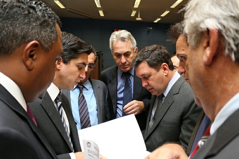 Câmara aprova PL que reorganiza unidades da secretaria de Saúde para dar mais celeridade ao SUS e, em 1ª votação, desafeta áreas para regularizar Centros de Saúde