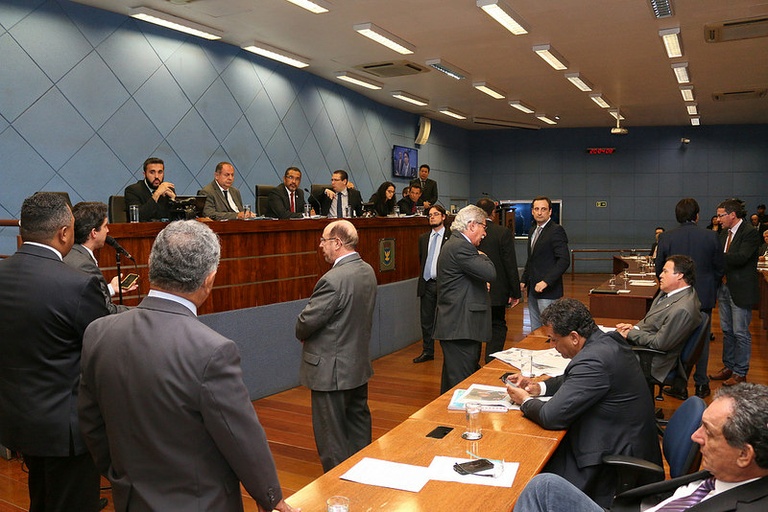 Vereadores aprovaram na sessão desta segunda (25) PL que obriga divulgação da lista com nomes e especilidades dos médicos nos plantões das unidades de saúde