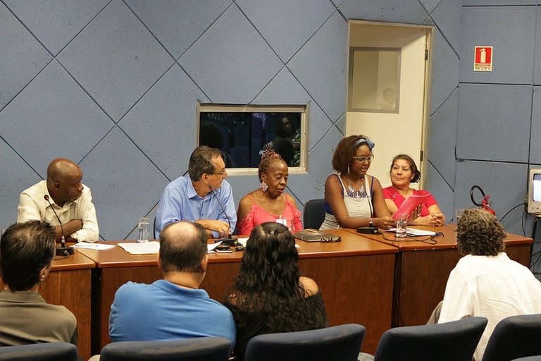 Vítimas relatam casos de racismo e discriminação religiosa em Comissão de Estudos