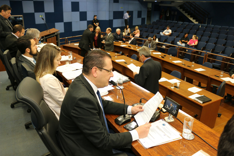 Vereadores aprovam, em primeira votação, projeto de lei que prevê ampla divulgação da Lei que garante acesso gratuito dos idosos nos cinemas