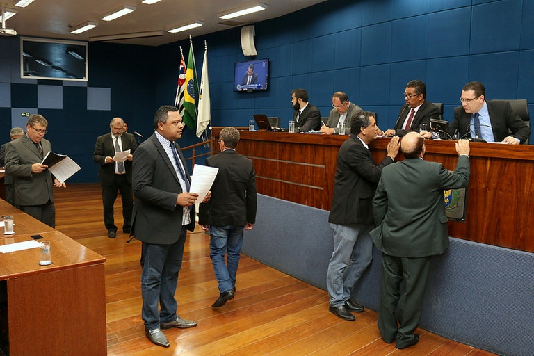 Câmara convoca duas sessões extraordinárias para a tarde de quarta (14): em pauta, manutenção de subsídios do prefeito, vice e secretários; e remuneração dos comissionados da Casa após a redução válida a partir de 2017