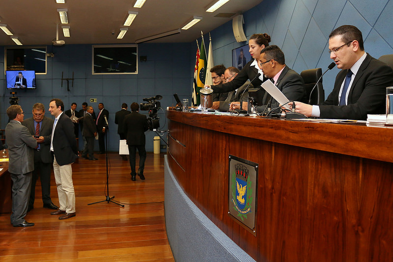 Câmara aprova, em segunda discussão, PL que obriga estabelecimentos a divulgar ostensivamente reserva de vagas exclusivas a deficientes, sob pena de multa