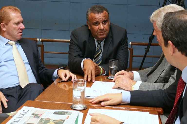 Cidão Santos protocola PL que determina a instalação de máquinas de escaneamento corporal no lugar dos detectores de metal em agências bancárias da cidade