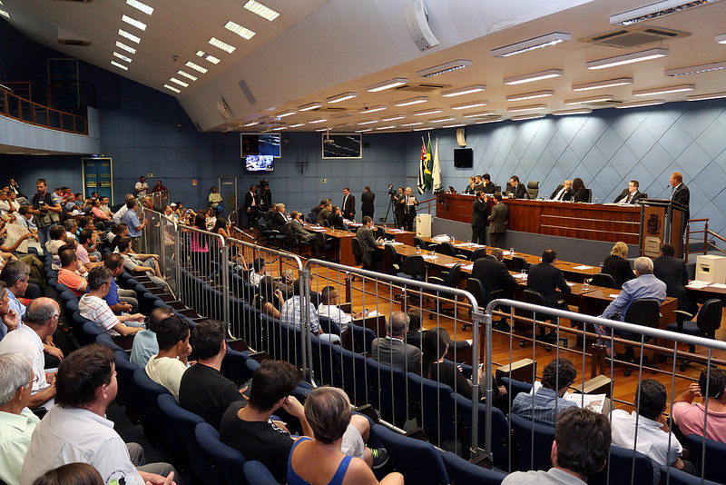 Na primeira sessão de 2016, vereadores aprovam PL que dá ênfase à proibição de venda de bebidas alcoólicas para menores de idade