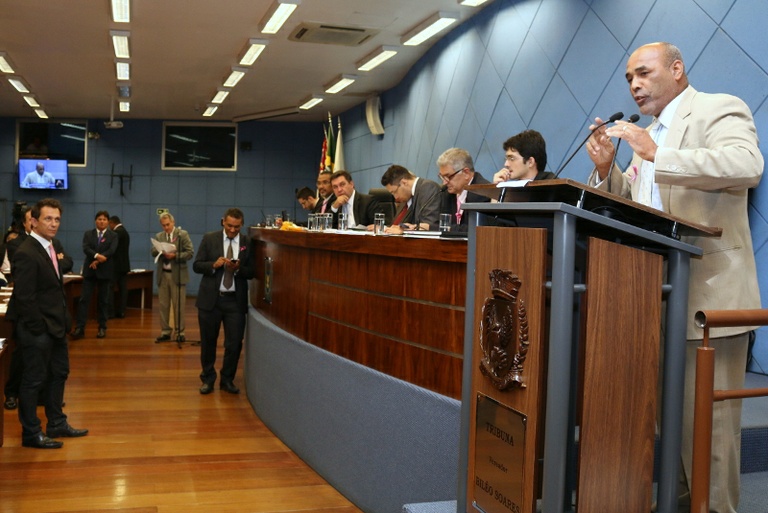 Vereadores analisam em 1ª discussão PLC antiUber; Presidente da CEE do tema pede adiamento da votação – Confira a pauta desta segunda (15)