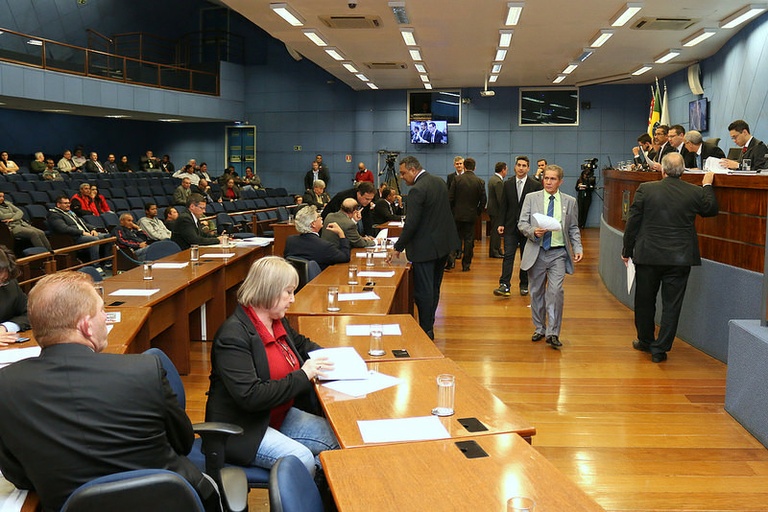 Câmara aprova alienação de lotes necessária para regulamentar Núcleo Residencial Satélite Íris