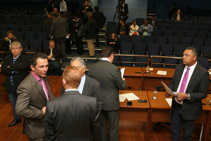 Câmara aprova, em votação final, entrada gratuita para acompanhantes de pessoas com necessidades especiais em eventos esportivos e culturais