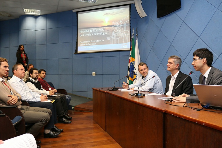 Comissão de ciência e tecnologia apresenta a tecnologia dos telhados solares em Campinas