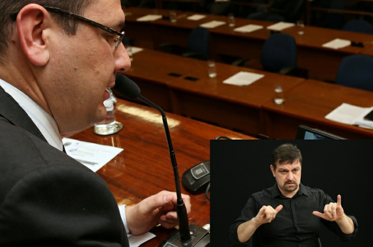  Inclusão: TV Câmara amplia programação com janela de Libras; Próxima Parada estreia no novo formato neste sábado (2) ao meio-dia