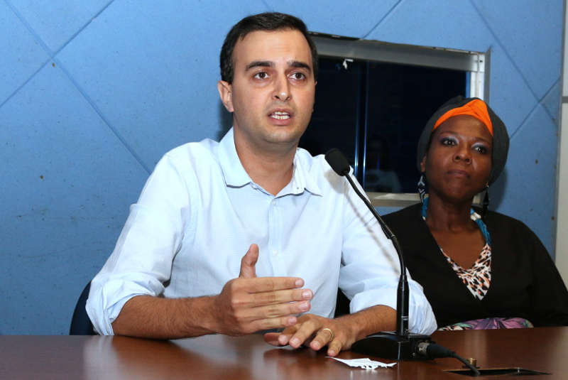 Gustavo Petta recebe motoristas do Uber para discutir regulamentação