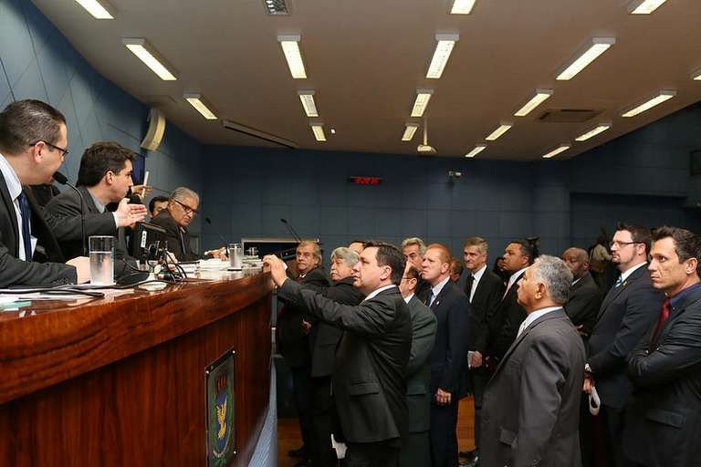  Vereadores analisam 14 projetos na sessão de segunda (16), entre eles o que obriga a divulgação das emendas estaduais e federais recebidas pelo município