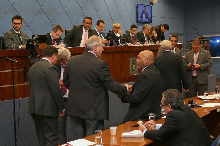 Câmara aprova, em 1ª votação, projeto que obriga bancos a trocar detectores de metal por escaneamento corporal; PL que pune empresas envolvidas com trabalho escravo passa em 2ª análise   
