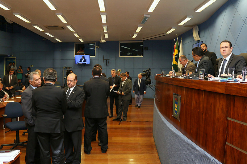 Câmara aprova, em primeira votação, PL que obriga estabelecimentos a divulgar ostensivamente o número de vagas reservadas a idosos e pessoas com deficiência